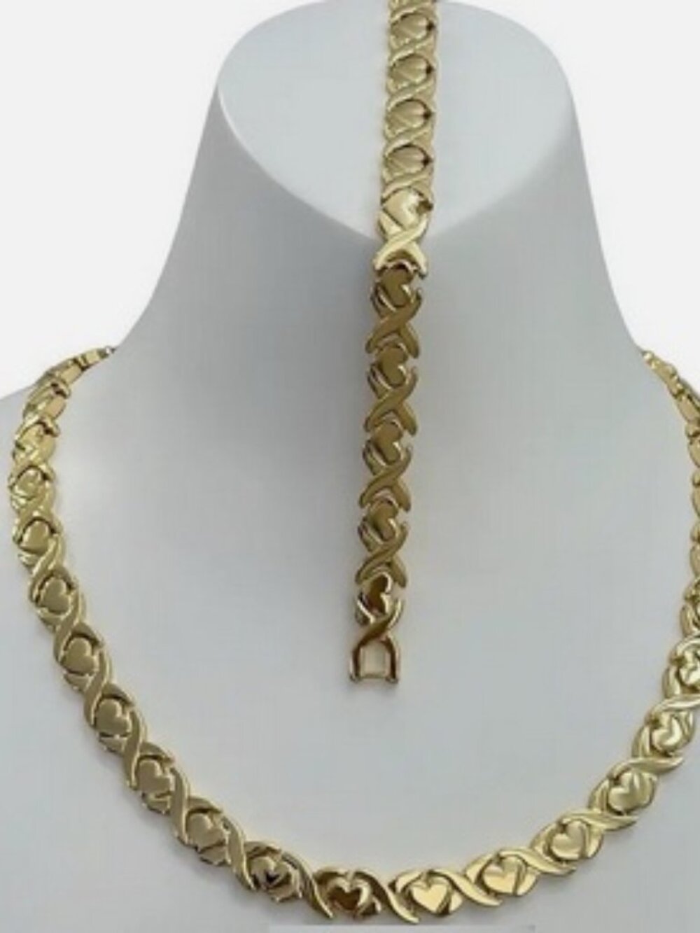 14k Gold Plated set Heart Shaped XOXO Choker 18 inches And Bracelet